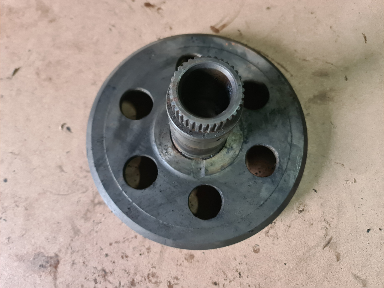 John Deere 4650, 4850 Wał Wejściowy z Przekładnią R70848 - Polosovina za Poljoprivredni strojevi: slika John Deere 4650, 4850 Wał Wejściowy z Przekładnią R70848 - Polosovina za Poljoprivredni strojevi John Deere 4650, 4850 Wał Wejściowy z Przekładnią R70848 - Polosovina za Poljoprivredni strojevi: slika John Deere 4650, 4850 Wał Wejściowy z Przekładnią R70848 - Polosovina za Poljoprivredni strojevi