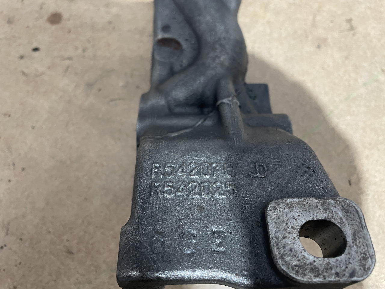 John Deere 6068 - wspornik uchwyt pompy oleju R542076 R542025 - Pumpa ulja za Poljoprivredni strojevi: slika John Deere 6068 - wspornik uchwyt pompy oleju R542076 R542025 - Pumpa ulja za Poljoprivredni strojevi John Deere 6068 - wspornik uchwyt pompy oleju R542076 R542025 - Pumpa ulja za Poljoprivredni strojevi: slika John Deere 6068 - wspornik uchwyt pompy oleju R542076 R542025 - Pumpa ulja za Poljoprivredni strojevi