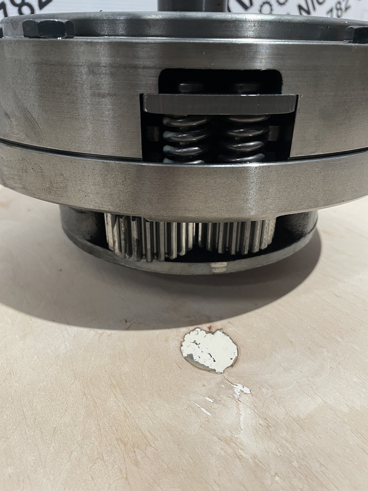 John Deere 6300 6100 6200 6400 - sprzęgło - obudowa wałek satelity RE47293 - Kvačilo i dijelovi za Poljoprivredni strojevi: slika  John Deere 6300 6100 6200 6400 - sprzęgło - obudowa wałek satelity RE47293 - Kvačilo i dijelovi za Poljoprivredni strojevi John Deere 6300 6100 6200 6400 - sprzęgło - obudowa wałek satelity RE47293 - Kvačilo i dijelovi za Poljoprivredni strojevi: slika  John Deere 6300 6100 6200 6400 - sprzęgło - obudowa wałek satelity RE47293 - Kvačilo i dijelovi za Poljoprivredni strojevi