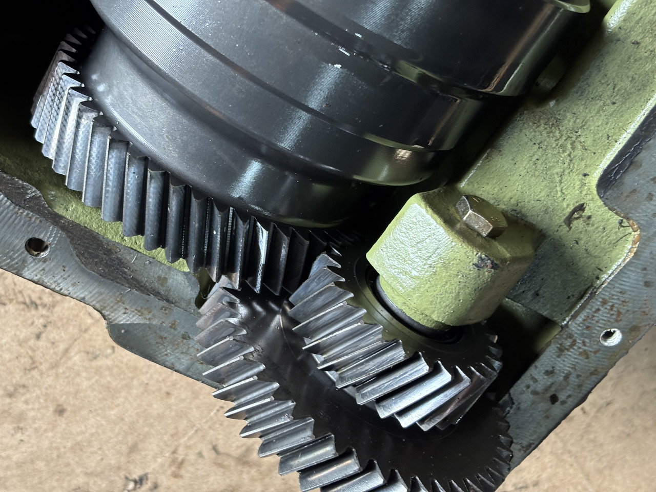 Polosovina za Poljoprivredni strojevi John Deere 6830  Przystawka Przedniego Napędu L170424 L170425 L171756 L170426: slika Polosovina za Poljoprivredni strojevi John Deere 6830  Przystawka Przedniego Napędu L170424 L170425 L171756 L170426