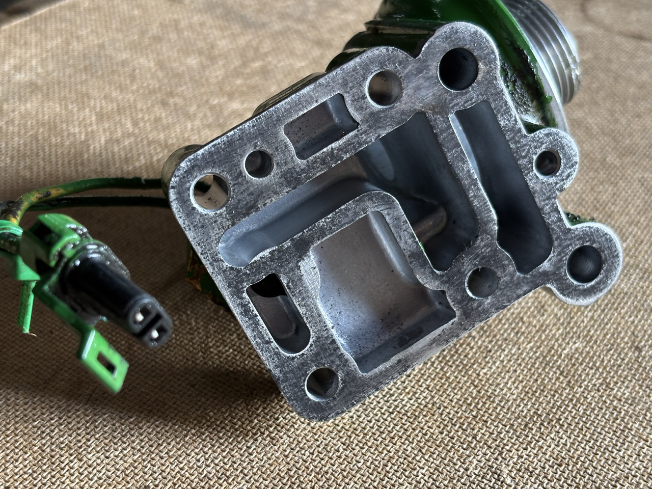 John Deere 6910 Korpus filtra oleju z Przełącznikiem ciśnienia R95850 RE212878 - Filter ulja za Traktor: slika John Deere 6910 Korpus filtra oleju z Przełącznikiem ciśnienia R95850 RE212878 - Filter ulja za Traktor John Deere 6910 Korpus filtra oleju z Przełącznikiem ciśnienia R95850 RE212878 - Filter ulja za Traktor: slika John Deere 6910 Korpus filtra oleju z Przełącznikiem ciśnienia R95850 RE212878 - Filter ulja za Traktor