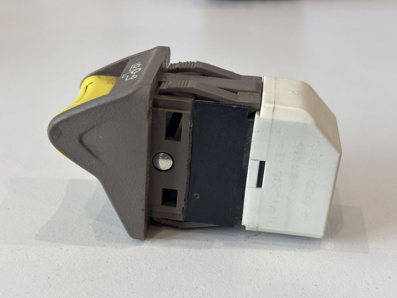 John Deere 6M 6R 6xxx Przełącznik Sterowania tylnym WOM AL218836 - Električni sustav za Poljoprivredni strojevi: slika John Deere 6M 6R 6xxx Przełącznik Sterowania tylnym WOM AL218836 - Električni sustav za Poljoprivredni strojevi John Deere 6M 6R 6xxx Przełącznik Sterowania tylnym WOM AL218836 - Električni sustav za Poljoprivredni strojevi: slika John Deere 6M 6R 6xxx Przełącznik Sterowania tylnym WOM AL218836 - Električni sustav za Poljoprivredni strojevi