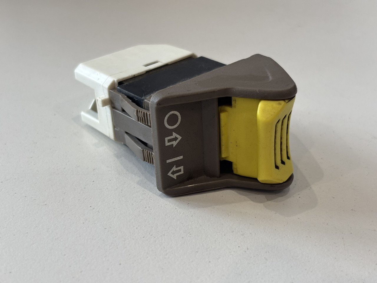 John Deere 6M 6R 6xxx Przełącznik Sterowania tylnym WOM AL218836 - Električni sustav za Poljoprivredni strojevi: slika John Deere 6M 6R 6xxx Przełącznik Sterowania tylnym WOM AL218836 - Električni sustav za Poljoprivredni strojevi John Deere 6M 6R 6xxx Przełącznik Sterowania tylnym WOM AL218836 - Električni sustav za Poljoprivredni strojevi: slika John Deere 6M 6R 6xxx Przełącznik Sterowania tylnym WOM AL218836 - Električni sustav za Poljoprivredni strojevi