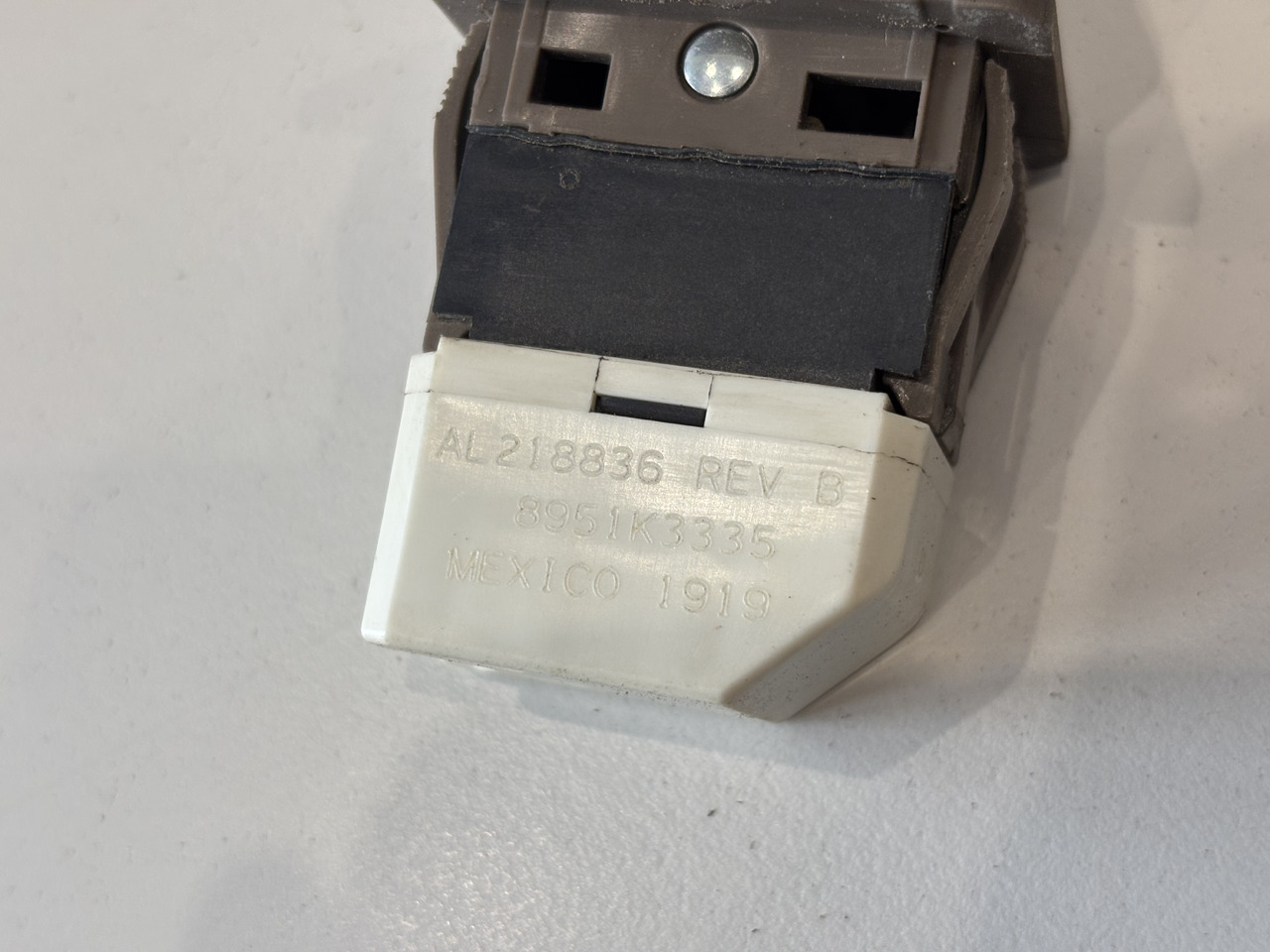 John Deere 6M 6R 6xxx Przełącznik Sterowania tylnym WOM AL218836 - Električni sustav za Poljoprivredni strojevi: slika John Deere 6M 6R 6xxx Przełącznik Sterowania tylnym WOM AL218836 - Električni sustav za Poljoprivredni strojevi John Deere 6M 6R 6xxx Przełącznik Sterowania tylnym WOM AL218836 - Električni sustav za Poljoprivredni strojevi: slika John Deere 6M 6R 6xxx Przełącznik Sterowania tylnym WOM AL218836 - Električni sustav za Poljoprivredni strojevi