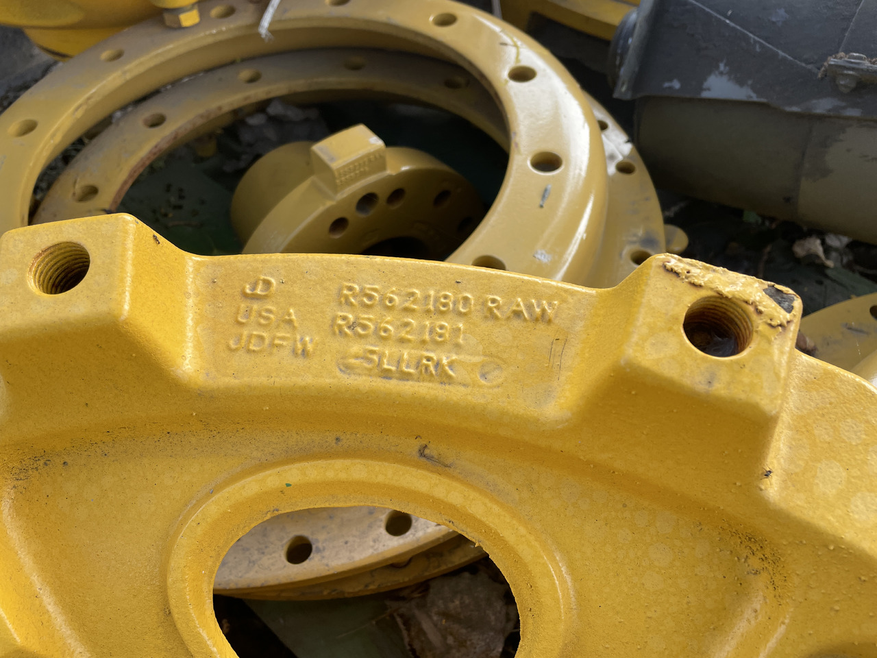 John Deere 7R350 8285R 8370R - Piasta Koła R562180 R562181 - Glavina kotača za Poljoprivredni strojevi: slika John Deere 7R350 8285R 8370R - Piasta Koła R562180 R562181 - Glavina kotača za Poljoprivredni strojevi John Deere 7R350 8285R 8370R - Piasta Koła R562180 R562181 - Glavina kotača za Poljoprivredni strojevi: slika John Deere 7R350 8285R 8370R - Piasta Koła R562180 R562181 - Glavina kotača za Poljoprivredni strojevi