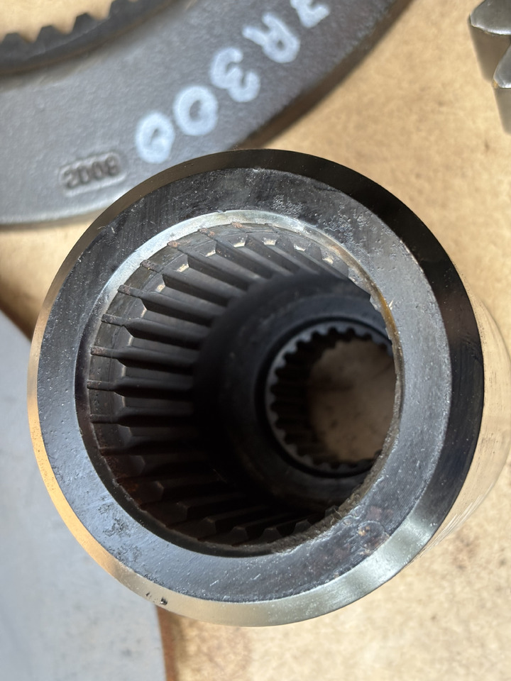 John Deere 7RXXX 7R330 7R 330 Sprzęgło wielowypustowe R298138 - Kvačilo i dijelovi za Poljoprivredni strojevi: slika  John Deere 7RXXX 7R330 7R 330 Sprzęgło wielowypustowe R298138 - Kvačilo i dijelovi za Poljoprivredni strojevi John Deere 7RXXX 7R330 7R 330 Sprzęgło wielowypustowe R298138 - Kvačilo i dijelovi za Poljoprivredni strojevi: slika  John Deere 7RXXX 7R330 7R 330 Sprzęgło wielowypustowe R298138 - Kvačilo i dijelovi za Poljoprivredni strojevi