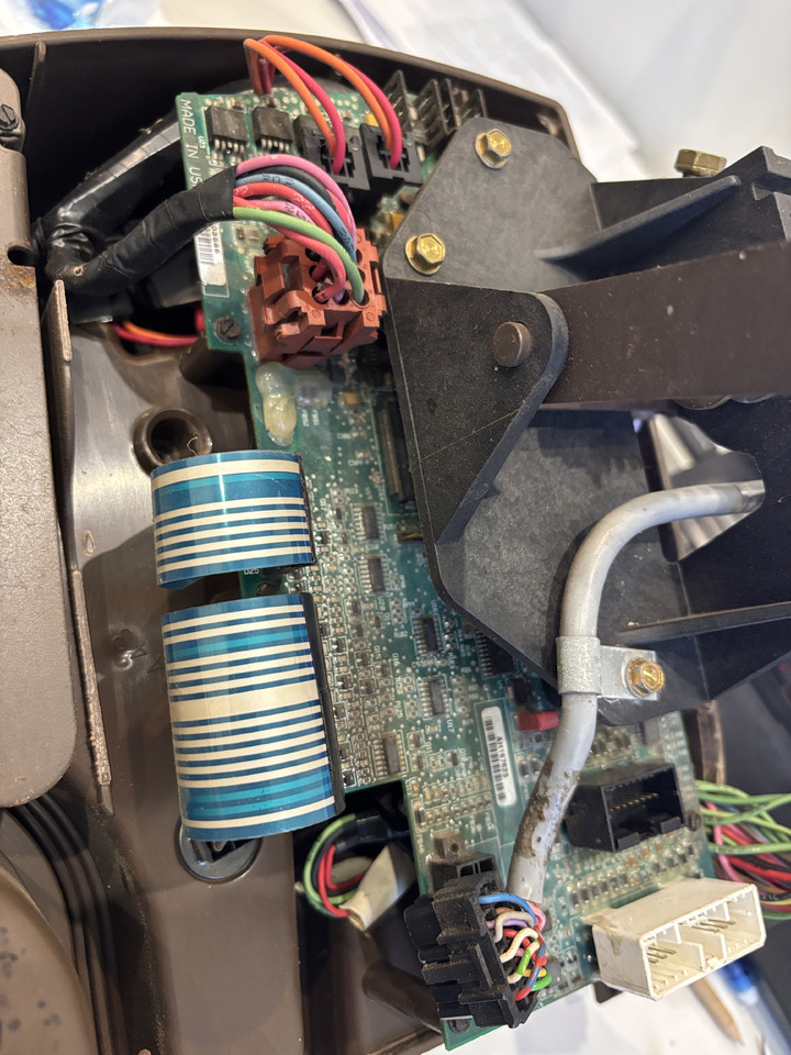 John Deere 9650 9750 STS CTS - płytka elektryczna podłokietnika AH167623 - Električni sustav za Traktor: slika John Deere 9650 9750 STS CTS - płytka elektryczna podłokietnika AH167623 - Električni sustav za Traktor John Deere 9650 9750 STS CTS - płytka elektryczna podłokietnika AH167623 - Električni sustav za Traktor: slika John Deere 9650 9750 STS CTS - płytka elektryczna podłokietnika AH167623 - Električni sustav za Traktor