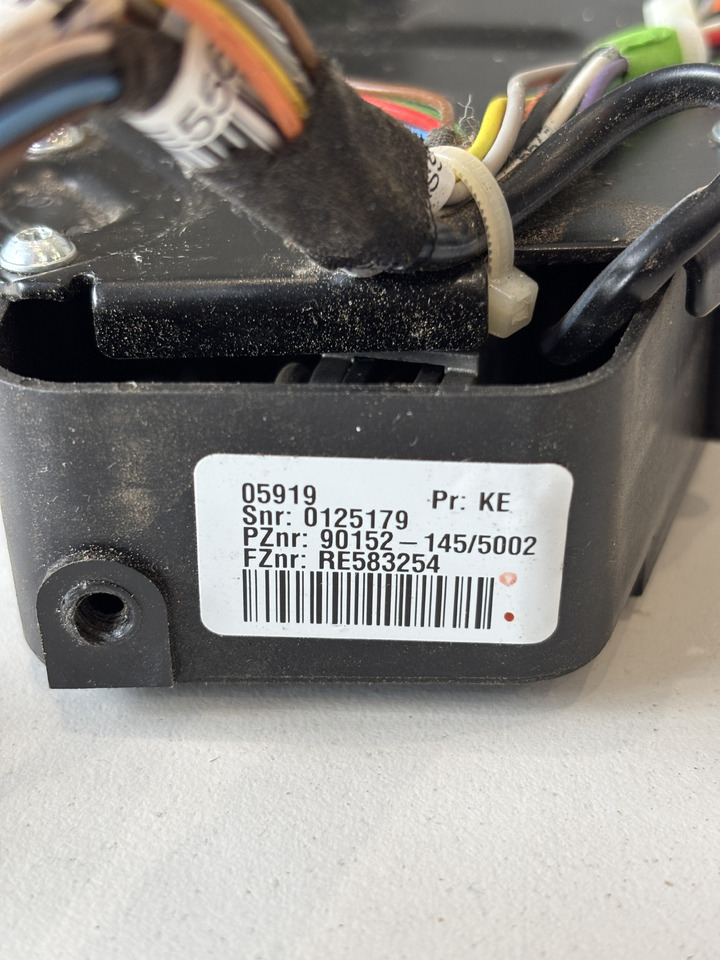 Električni sustav za Poljoprivredni strojevi John Deere seria 6000 7000 8000 R - moduł przełącznik kontroler RE583254 RE564617 RE594598: slika Električni sustav za Poljoprivredni strojevi John Deere seria 6000 7000 8000 R - moduł przełącznik kontroler RE583254 RE564617 RE594598