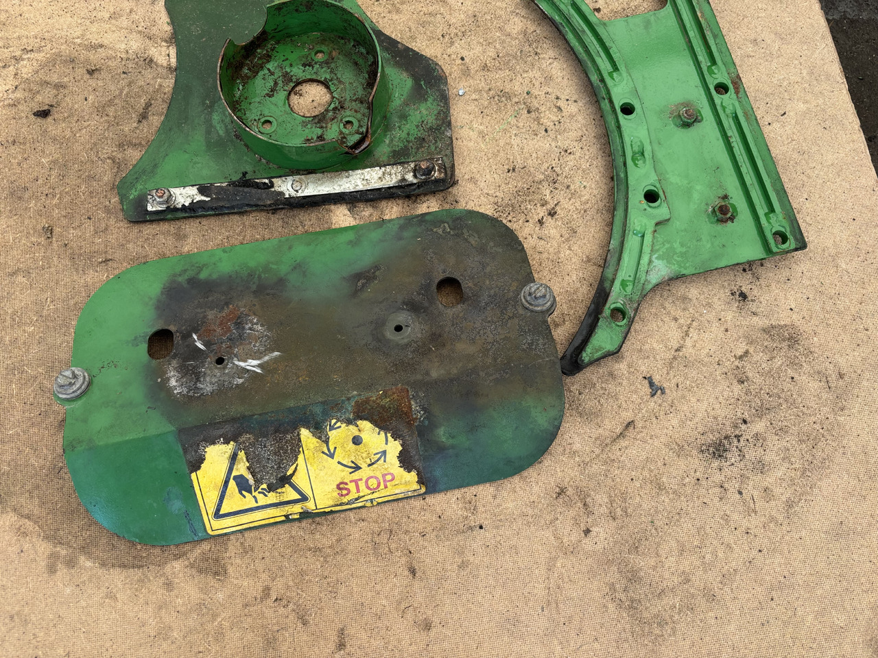 Johne Deere 8600 Obudowa Osłona Blacha Mocowanie - Karoserija i eksterijer za Poljoprivredni strojevi: slika Johne Deere 8600 Obudowa Osłona Blacha Mocowanie - Karoserija i eksterijer za Poljoprivredni strojevi Johne Deere 8600 Obudowa Osłona Blacha Mocowanie - Karoserija i eksterijer za Poljoprivredni strojevi: slika Johne Deere 8600 Obudowa Osłona Blacha Mocowanie - Karoserija i eksterijer za Poljoprivredni strojevi