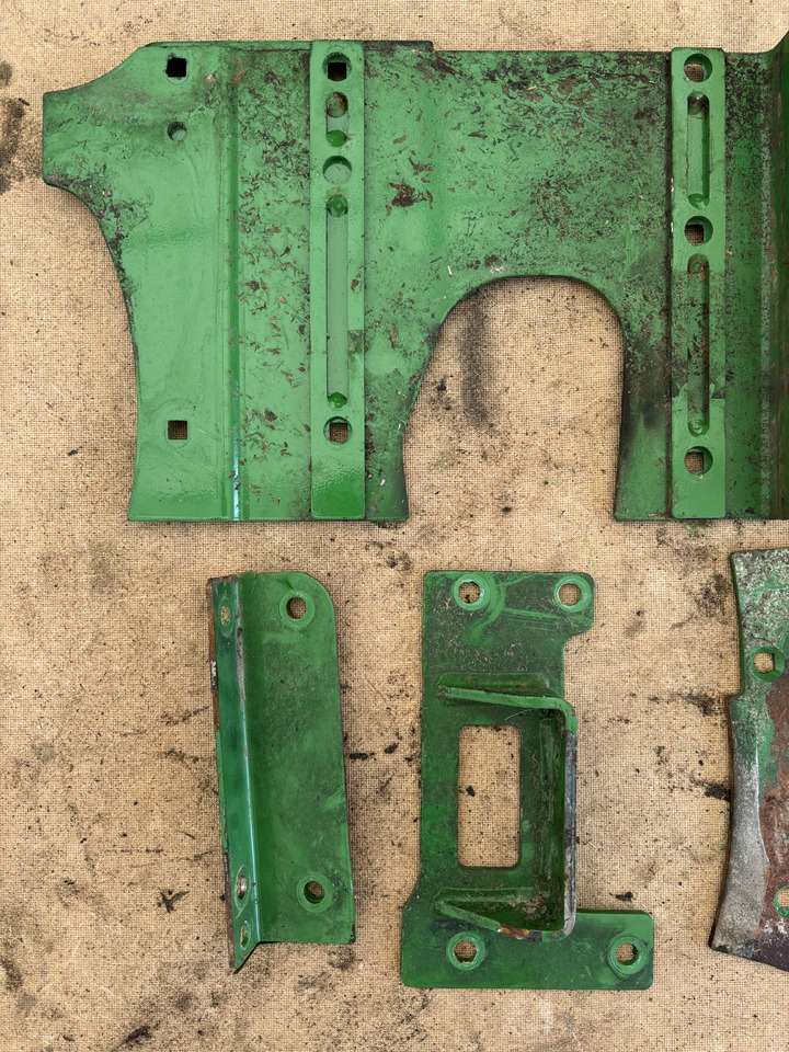 Johne Deere 8600 Obudowa Osłona Blacha Mocowanie - Karoserija i eksterijer za Poljoprivredni strojevi: slika Johne Deere 8600 Obudowa Osłona Blacha Mocowanie - Karoserija i eksterijer za Poljoprivredni strojevi Johne Deere 8600 Obudowa Osłona Blacha Mocowanie - Karoserija i eksterijer za Poljoprivredni strojevi: slika Johne Deere 8600 Obudowa Osłona Blacha Mocowanie - Karoserija i eksterijer za Poljoprivredni strojevi