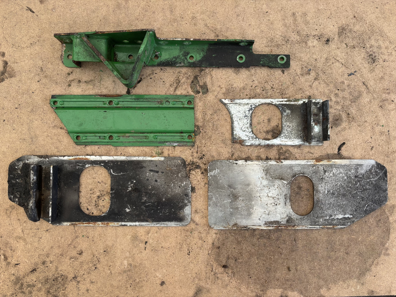 Johne Deere 8600 Obudowa Osłona Blacha Mocowanie - Karoserija i eksterijer za Poljoprivredni strojevi: slika Johne Deere 8600 Obudowa Osłona Blacha Mocowanie - Karoserija i eksterijer za Poljoprivredni strojevi Johne Deere 8600 Obudowa Osłona Blacha Mocowanie - Karoserija i eksterijer za Poljoprivredni strojevi: slika Johne Deere 8600 Obudowa Osłona Blacha Mocowanie - Karoserija i eksterijer za Poljoprivredni strojevi