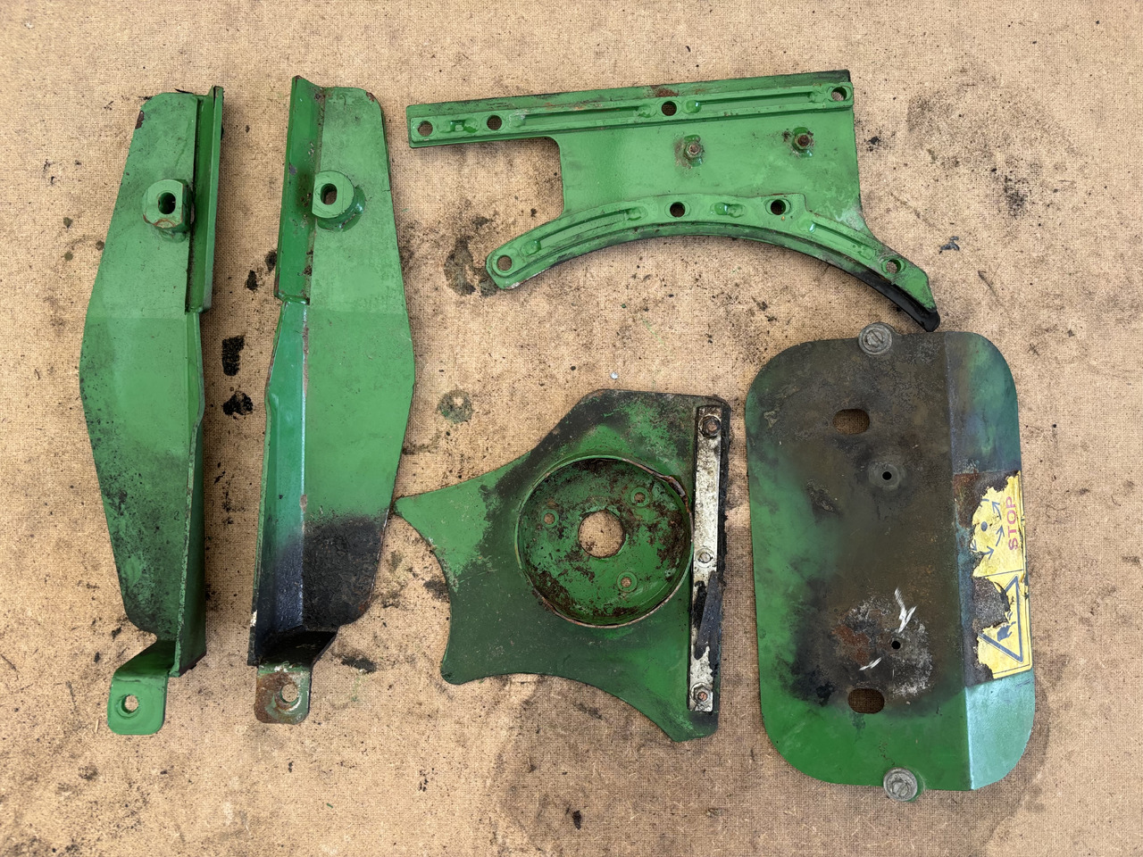 Johne Deere 8600 Obudowa Osłona Blacha Mocowanie - Karoserija i eksterijer za Poljoprivredni strojevi: slika Johne Deere 8600 Obudowa Osłona Blacha Mocowanie - Karoserija i eksterijer za Poljoprivredni strojevi Johne Deere 8600 Obudowa Osłona Blacha Mocowanie - Karoserija i eksterijer za Poljoprivredni strojevi: slika Johne Deere 8600 Obudowa Osłona Blacha Mocowanie - Karoserija i eksterijer za Poljoprivredni strojevi