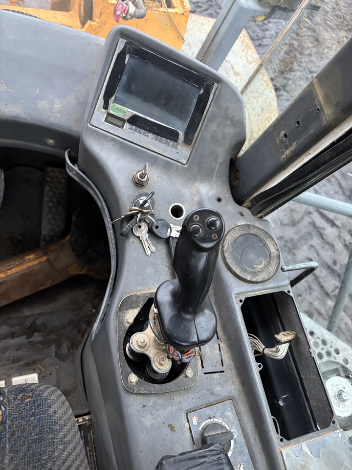 Liebherr 564 Ładowarka Kabina Fotel Kokpit Joystick CZĘŚCI - Sjedalo za Građevinski strojevi: slika Liebherr 564 Ładowarka Kabina Fotel Kokpit Joystick CZĘŚCI - Sjedalo za Građevinski strojevi Liebherr 564 Ładowarka Kabina Fotel Kokpit Joystick CZĘŚCI - Sjedalo za Građevinski strojevi: slika Liebherr 564 Ładowarka Kabina Fotel Kokpit Joystick CZĘŚCI - Sjedalo za Građevinski strojevi