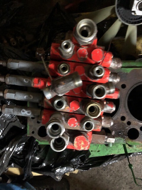 Manitou 626 | 628 - Rozdzielacz Hydrauliczny - Hidraulični ventil za Poljoprivredni strojevi: slika Manitou 626 | 628 - Rozdzielacz Hydrauliczny - Hidraulični ventil za Poljoprivredni strojevi Manitou 626 | 628 - Rozdzielacz Hydrauliczny - Hidraulični ventil za Poljoprivredni strojevi: slika Manitou 626 | 628 - Rozdzielacz Hydrauliczny - Hidraulični ventil za Poljoprivredni strojevi