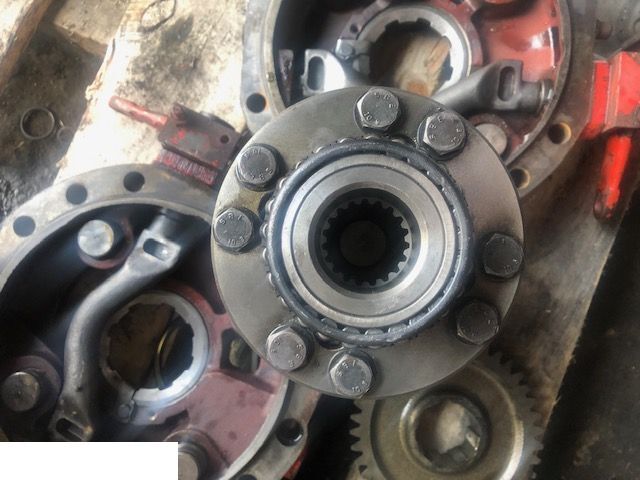 Manitou 626 - Mechanizm Róźnicowy Clark Hurth - Diferencijalni zupčanik za Poljoprivredni strojevi: slika Manitou 626 - Mechanizm Róźnicowy Clark Hurth - Diferencijalni zupčanik za Poljoprivredni strojevi Manitou 626 - Mechanizm Róźnicowy Clark Hurth - Diferencijalni zupčanik za Poljoprivredni strojevi: slika Manitou 626 - Mechanizm Róźnicowy Clark Hurth - Diferencijalni zupčanik za Poljoprivredni strojevi
