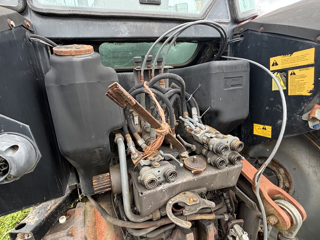 Massey Ferguson 8160 Rozdzielacz Hydrauliczny 3 CZĘŚCI 3713021M93 - Hidraulični ventil za Poljoprivredni strojevi: slika Massey Ferguson 8160 Rozdzielacz Hydrauliczny 3 CZĘŚCI 3713021M93 - Hidraulični ventil za Poljoprivredni strojevi Massey Ferguson 8160 Rozdzielacz Hydrauliczny 3 CZĘŚCI 3713021M93 - Hidraulični ventil za Poljoprivredni strojevi: slika Massey Ferguson 8160 Rozdzielacz Hydrauliczny 3 CZĘŚCI 3713021M93 - Hidraulični ventil za Poljoprivredni strojevi