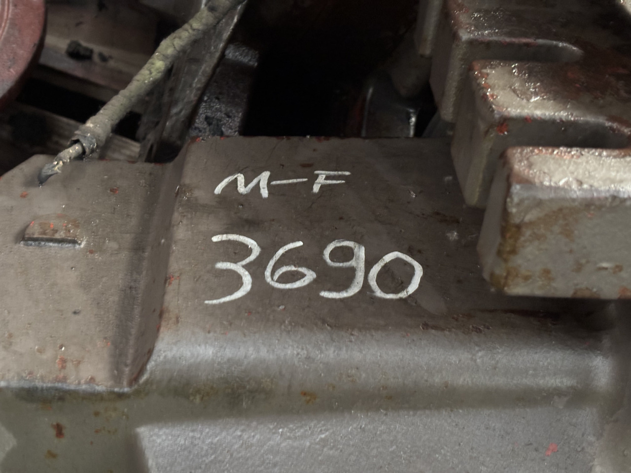 Massey Fergusson 3690 Zwolnica Prawa 3615729M11 - Reduktor pogona za Poljoprivredni strojevi: slika Massey Fergusson 3690 Zwolnica Prawa 3615729M11 - Reduktor pogona za Poljoprivredni strojevi Massey Fergusson 3690 Zwolnica Prawa 3615729M11 - Reduktor pogona za Poljoprivredni strojevi: slika Massey Fergusson 3690 Zwolnica Prawa 3615729M11 - Reduktor pogona za Poljoprivredni strojevi