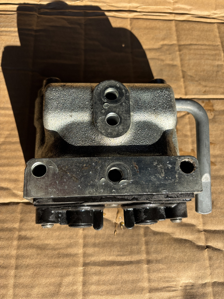 Massey Fergusson - zawór gniazdo hydrauliczne 3796260M1 ACP0307080 - Hidraulični ventil za Poljoprivredni strojevi: slika Massey Fergusson - zawór gniazdo hydrauliczne 3796260M1 ACP0307080 - Hidraulični ventil za Poljoprivredni strojevi Massey Fergusson - zawór gniazdo hydrauliczne 3796260M1 ACP0307080 - Hidraulični ventil za Poljoprivredni strojevi: slika Massey Fergusson - zawór gniazdo hydrauliczne 3796260M1 ACP0307080 - Hidraulični ventil za Poljoprivredni strojevi