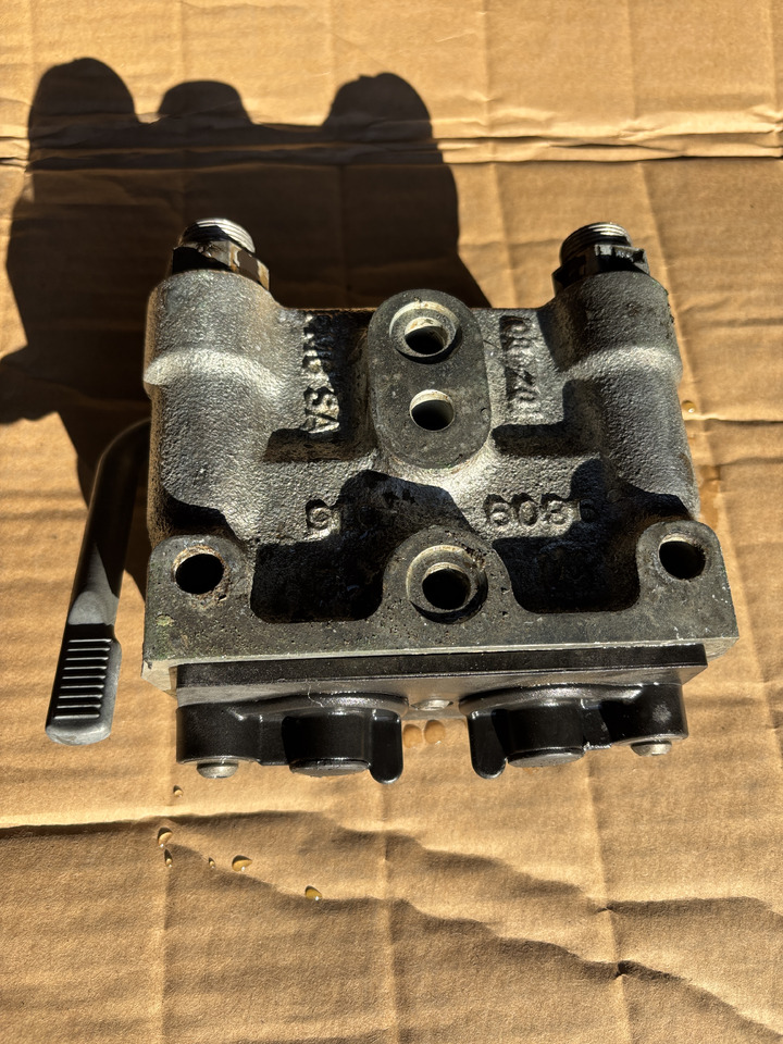 Massey Fergusson - zawór gniazdo hydrauliczne 3796260M1 ACP0307080 - Hidraulični ventil za Poljoprivredni strojevi: slika Massey Fergusson - zawór gniazdo hydrauliczne 3796260M1 ACP0307080 - Hidraulični ventil za Poljoprivredni strojevi Massey Fergusson - zawór gniazdo hydrauliczne 3796260M1 ACP0307080 - Hidraulični ventil za Poljoprivredni strojevi: slika Massey Fergusson - zawór gniazdo hydrauliczne 3796260M1 ACP0307080 - Hidraulični ventil za Poljoprivredni strojevi