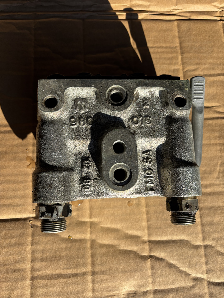 Massey Fergusson - zawór gniazdo hydrauliczne 3796260M1 ACP0307080 - Hidraulični ventil za Poljoprivredni strojevi: slika Massey Fergusson - zawór gniazdo hydrauliczne 3796260M1 ACP0307080 - Hidraulični ventil za Poljoprivredni strojevi Massey Fergusson - zawór gniazdo hydrauliczne 3796260M1 ACP0307080 - Hidraulični ventil za Poljoprivredni strojevi: slika Massey Fergusson - zawór gniazdo hydrauliczne 3796260M1 ACP0307080 - Hidraulični ventil za Poljoprivredni strojevi