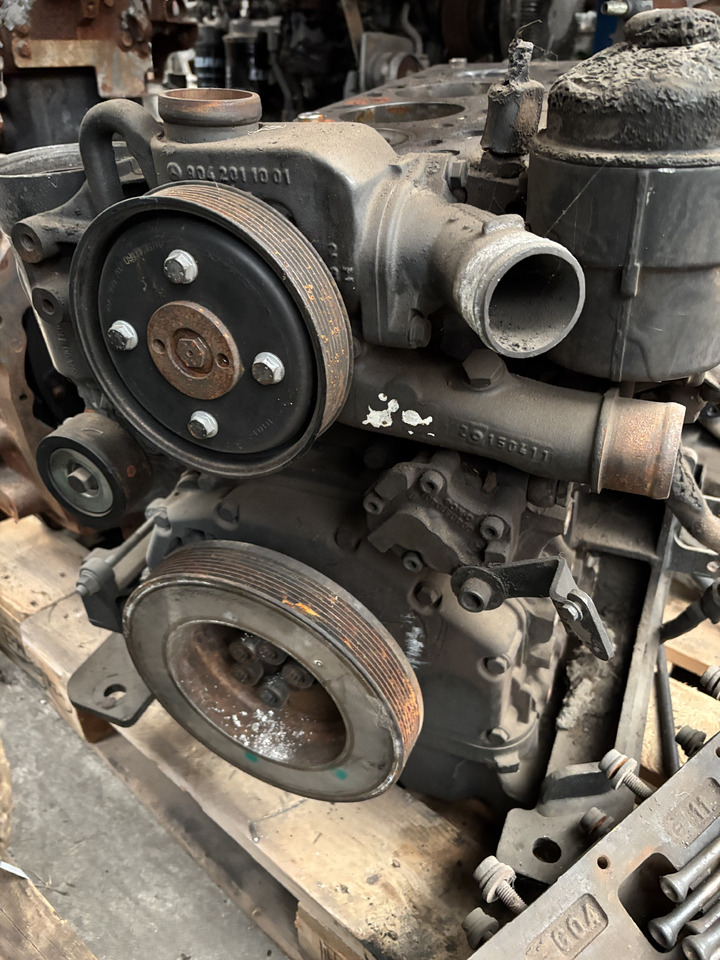 Mercedes - Benz OM904 Silnik CZĘŚCI 9042011001 - Motor i dijelovi za Kamion: slika Mercedes - Benz OM904 Silnik CZĘŚCI 9042011001 - Motor i dijelovi za Kamion Mercedes - Benz OM904 Silnik CZĘŚCI 9042011001 - Motor i dijelovi za Kamion: slika Mercedes - Benz OM904 Silnik CZĘŚCI 9042011001 - Motor i dijelovi za Kamion