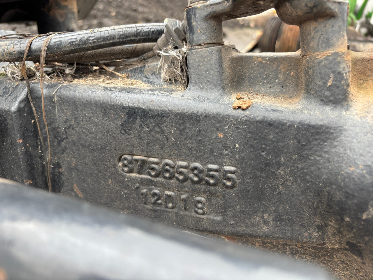 New Holland T6.175 T7.235 Most Przedni 87565355 - Prednja osovina za Poljoprivredni strojevi: slika New Holland T6.175 T7.235 Most Przedni 87565355 - Prednja osovina za Poljoprivredni strojevi New Holland T6.175 T7.235 Most Przedni 87565355 - Prednja osovina za Poljoprivredni strojevi: slika New Holland T6.175 T7.235 Most Przedni 87565355 - Prednja osovina za Poljoprivredni strojevi
