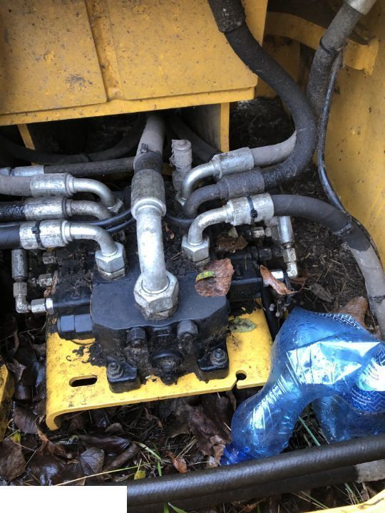 VOLVO L 35 - Rozdzielacz Hydrauliczny Ładowarki - Hidraulični ventil za Utovarivač na kotačima: slika  VOLVO L 35 - Rozdzielacz Hydrauliczny Ładowarki - Hidraulični ventil za Utovarivač na kotačima VOLVO L 35 - Rozdzielacz Hydrauliczny Ładowarki - Hidraulični ventil za Utovarivač na kotačima: slika  VOLVO L 35 - Rozdzielacz Hydrauliczny Ładowarki - Hidraulični ventil za Utovarivač na kotačima