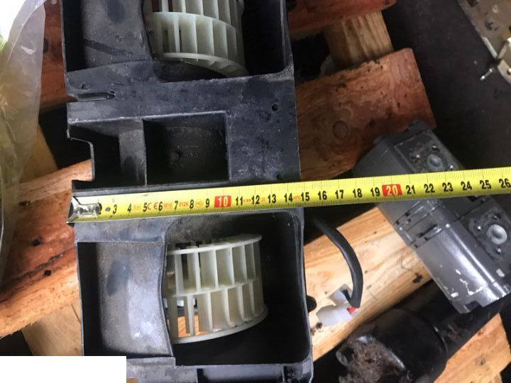 Wentylator Nawiew Claas - Ventilator kabine za Poljoprivredni strojevi: slika Wentylator Nawiew Claas - Ventilator kabine za Poljoprivredni strojevi Wentylator Nawiew Claas - Ventilator kabine za Poljoprivredni strojevi: slika Wentylator Nawiew Claas - Ventilator kabine za Poljoprivredni strojevi