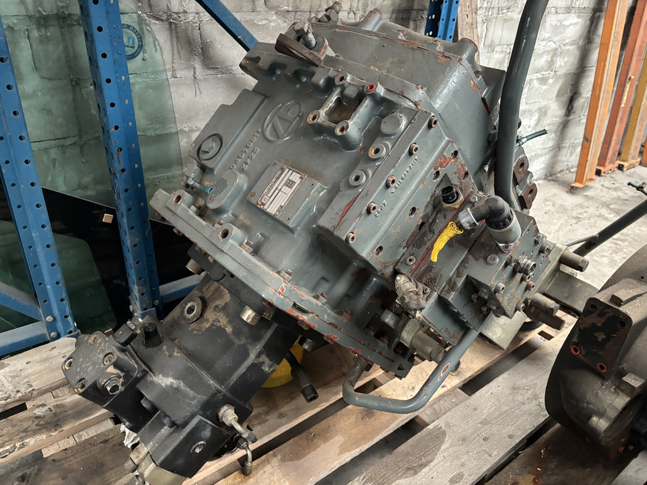 ZF 3AVG310 3AVG-310 1370 4122035014 4620401091F Skrzynia Biegów Liebherr L564 - Mjenjač za Poljoprivredni strojevi: slika ZF 3AVG310 3AVG-310 1370 4122035014 4620401091F Skrzynia Biegów Liebherr L564 - Mjenjač za Poljoprivredni strojevi ZF 3AVG310 3AVG-310 1370 4122035014 4620401091F Skrzynia Biegów Liebherr L564 - Mjenjač za Poljoprivredni strojevi: slika ZF 3AVG310 3AVG-310 1370 4122035014 4620401091F Skrzynia Biegów Liebherr L564 - Mjenjač za Poljoprivredni strojevi