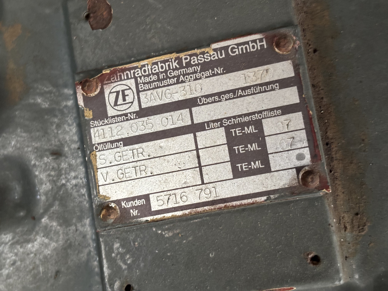 ZF 3AVG310 3AVG-310 1370 4122035014 4620401091F Skrzynia Biegów Liebherr L564 - Mjenjač za Poljoprivredni strojevi: slika ZF 3AVG310 3AVG-310 1370 4122035014 4620401091F Skrzynia Biegów Liebherr L564 - Mjenjač za Poljoprivredni strojevi ZF 3AVG310 3AVG-310 1370 4122035014 4620401091F Skrzynia Biegów Liebherr L564 - Mjenjač za Poljoprivredni strojevi: slika ZF 3AVG310 3AVG-310 1370 4122035014 4620401091F Skrzynia Biegów Liebherr L564 - Mjenjač za Poljoprivredni strojevi