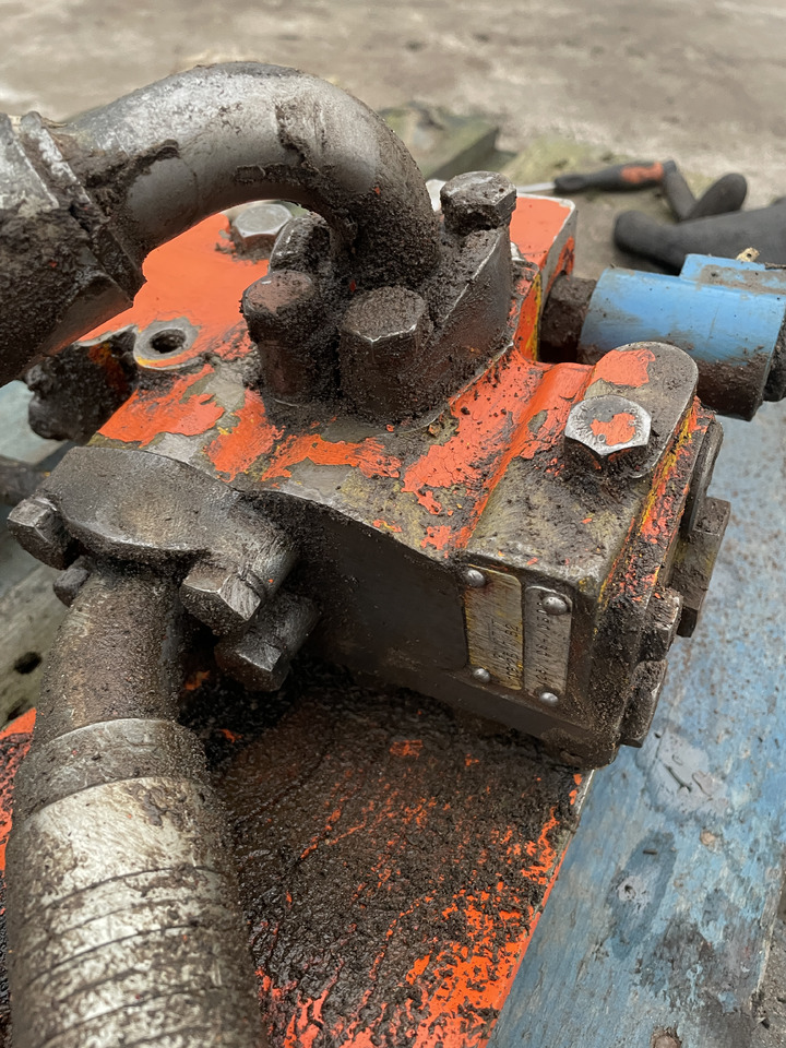 ZF 4PW45H1 Zettelmayer Volvo - skrzynia biegów - rozdzielacz hydrauliczny PUV07V7 - Mjenjač za Poljoprivredni strojevi: slika ZF 4PW45H1 Zettelmayer Volvo - skrzynia biegów - rozdzielacz hydrauliczny PUV07V7 - Mjenjač za Poljoprivredni strojevi ZF 4PW45H1 Zettelmayer Volvo - skrzynia biegów - rozdzielacz hydrauliczny PUV07V7 - Mjenjač za Poljoprivredni strojevi: slika ZF 4PW45H1 Zettelmayer Volvo - skrzynia biegów - rozdzielacz hydrauliczny PUV07V7 - Mjenjač za Poljoprivredni strojevi