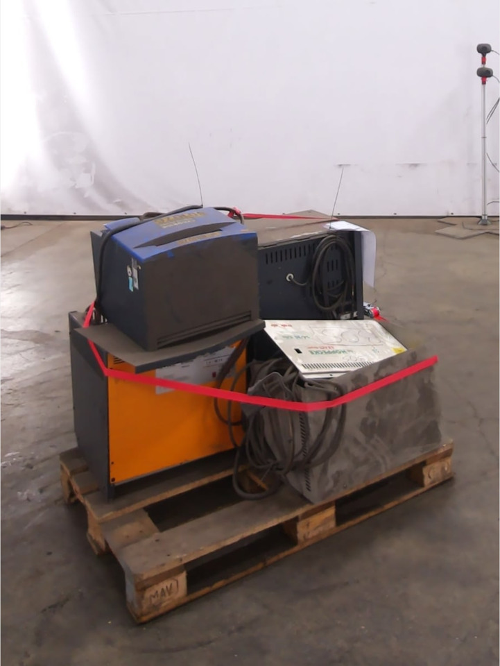 Battery Charger Package 4 pieces - Električni sustav za Oprema za rukovanje materijalima: slika Battery Charger Package 4 pieces - Električni sustav za Oprema za rukovanje materijalima Battery Charger Package 4 pieces - Električni sustav za Oprema za rukovanje materijalima: slika Battery Charger Package 4 pieces - Električni sustav za Oprema za rukovanje materijalima