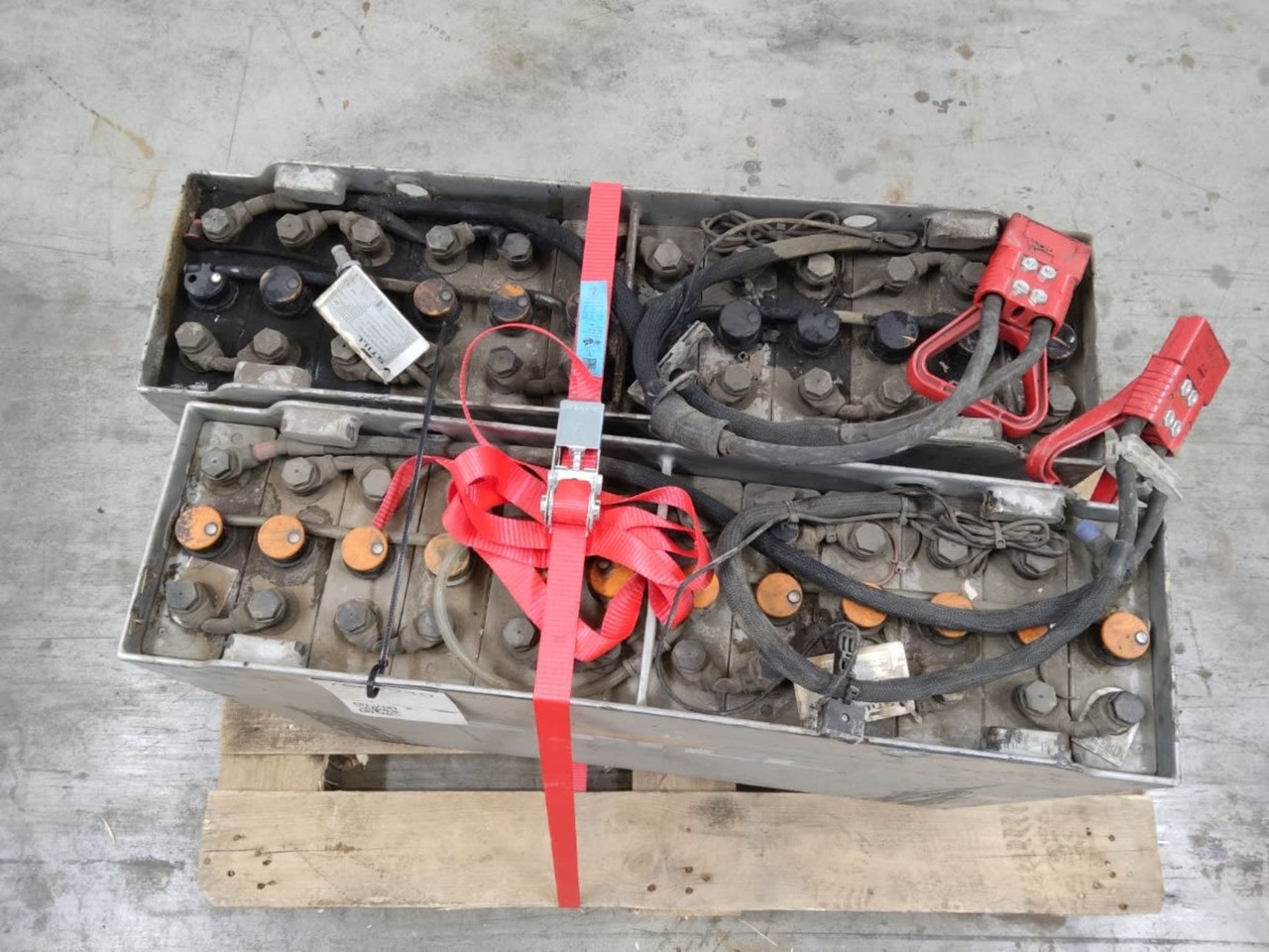 Battery Package 2x Batteries - Akumulator za Oprema za rukovanje materijalima: slika Battery Package 2x Batteries - Akumulator za Oprema za rukovanje materijalima Battery Package 2x Batteries - Akumulator za Oprema za rukovanje materijalima: slika Battery Package 2x Batteries - Akumulator za Oprema za rukovanje materijalima