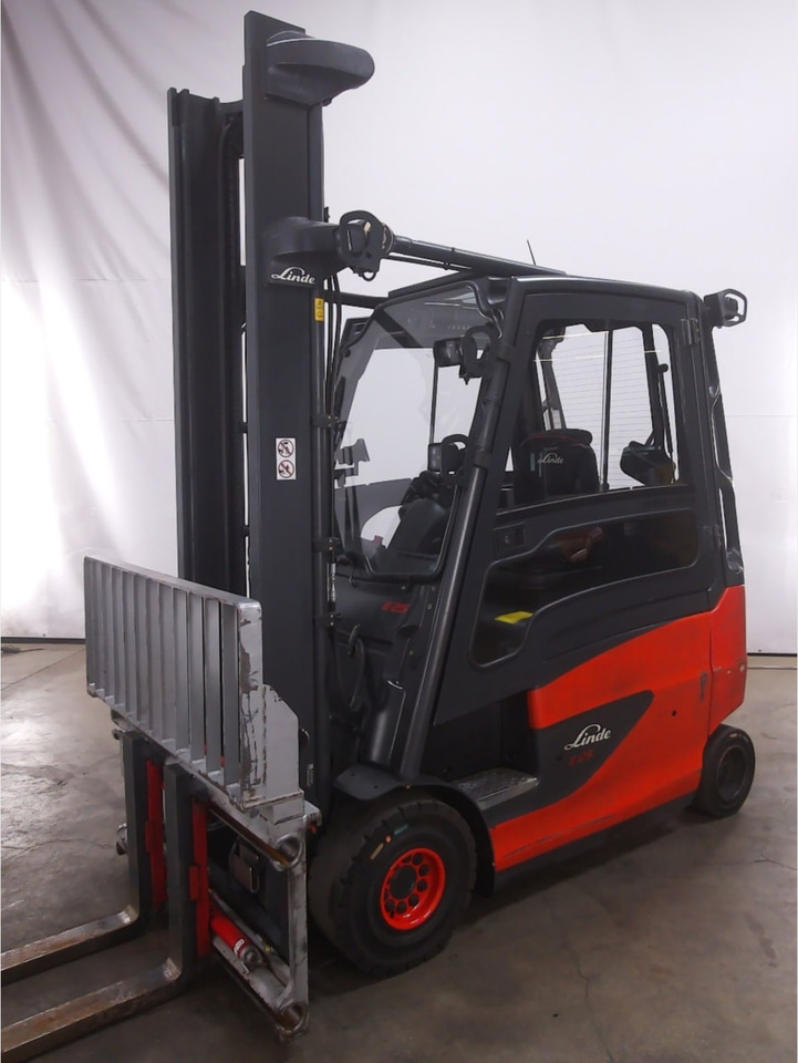 Linde E25HL-01/600 - Električni viličar: slika Linde E25HL-01/600 - Električni viličar Linde E25HL-01/600 - Električni viličar: slika Linde E25HL-01/600 - Električni viličar