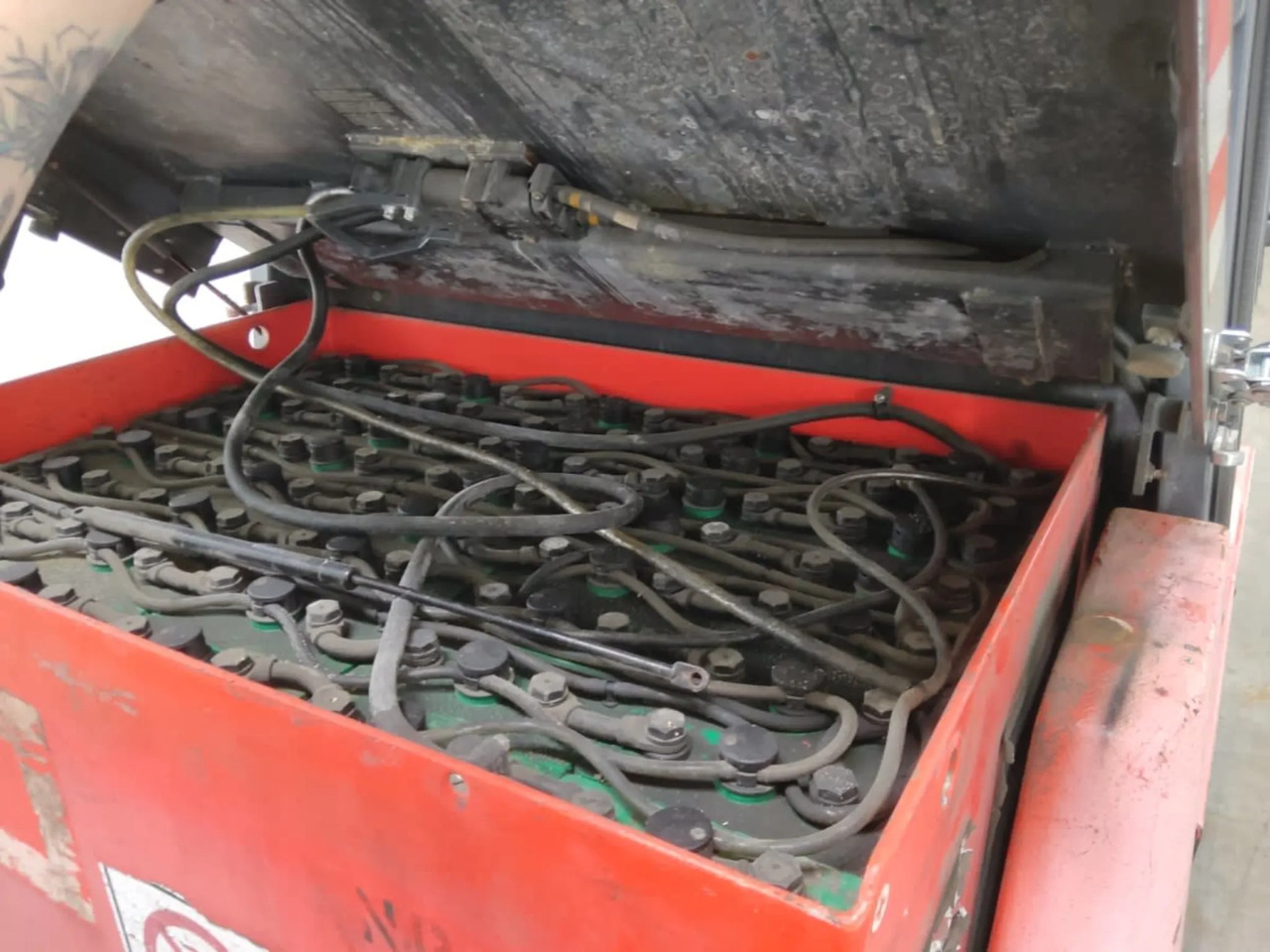 Linde E35P - Električni viličar: slika Linde E35P - Električni viličar Linde E35P - Električni viličar: slika Linde E35P - Električni viličar