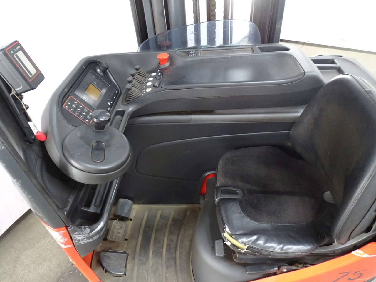 Linde R14-01 - Regalni viličar: slika Linde R14-01 - Regalni viličar Linde R14-01 - Regalni viličar: slika Linde R14-01 - Regalni viličar