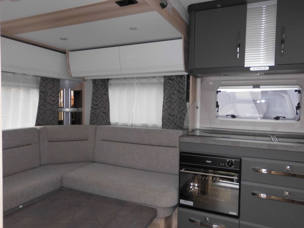 Hobby De Luxe 515 UHL 2000kg. Backofen, Dunsthaube + - Kamp prikolica: slika Hobby De Luxe 515 UHL 2000kg. Backofen, Dunsthaube + - Kamp prikolica Hobby De Luxe 515 UHL 2000kg. Backofen, Dunsthaube + - Kamp prikolica: slika Hobby De Luxe 515 UHL 2000kg. Backofen, Dunsthaube + - Kamp prikolica