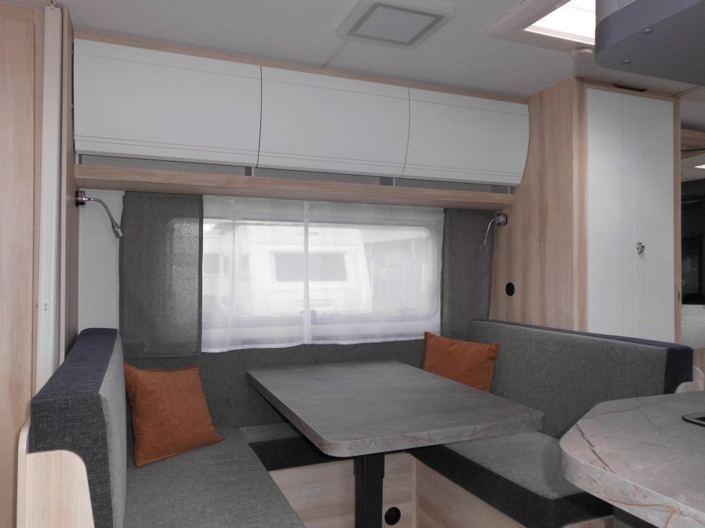 Hobby De Luxe 540 KMFe 2026 GARAGE AUTARK 1800kg. - Kamp prikolica: slika Hobby De Luxe 540 KMFe 2026 GARAGE AUTARK 1800kg. - Kamp prikolica Hobby De Luxe 540 KMFe 2026 GARAGE AUTARK 1800kg. - Kamp prikolica: slika Hobby De Luxe 540 KMFe 2026 GARAGE AUTARK 1800kg. - Kamp prikolica