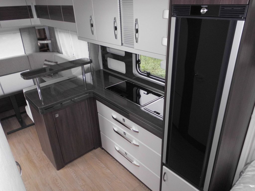 Kamp prikolica Hobby Prestige 620 CL 2026 2500kg. AUTARK GAS+DUO: slika Kamp prikolica Hobby Prestige 620 CL 2026 2500kg. AUTARK GAS+DUO