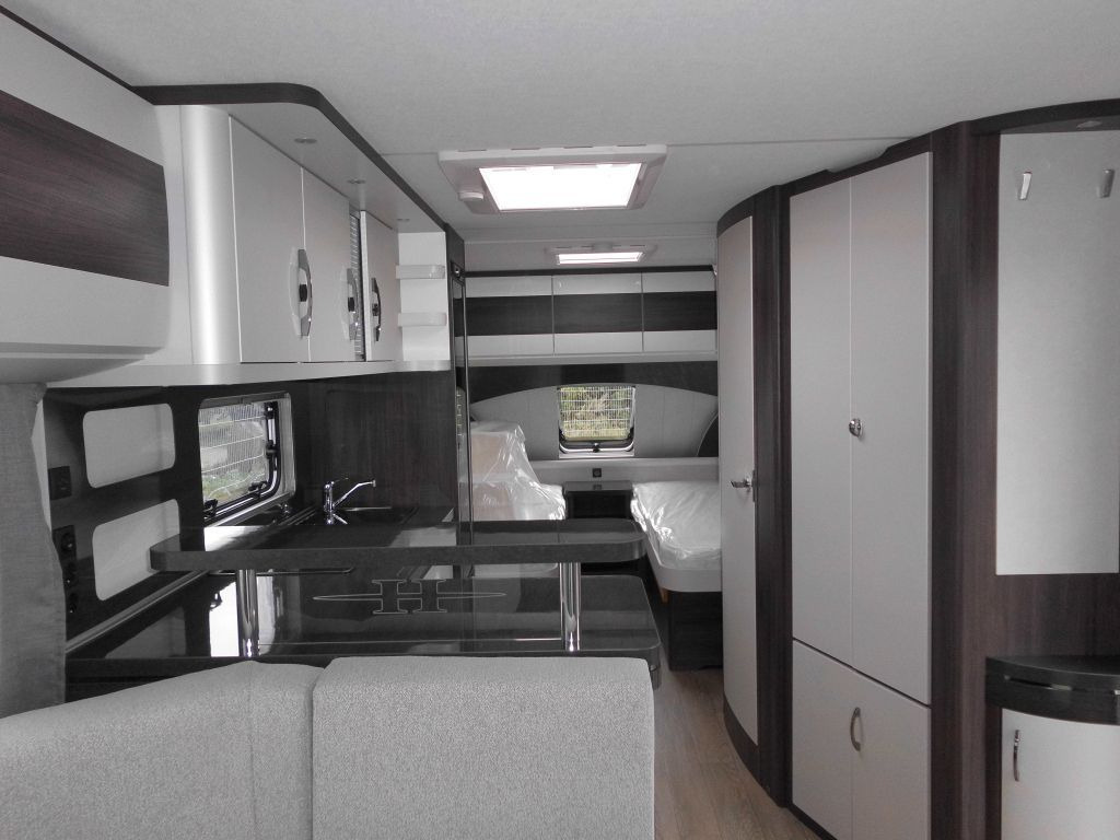 Kamp prikolica Hobby Prestige 620 CL 2026 2500kg. AUTARK GAS+DUO: slika Kamp prikolica Hobby Prestige 620 CL 2026 2500kg. AUTARK GAS+DUO