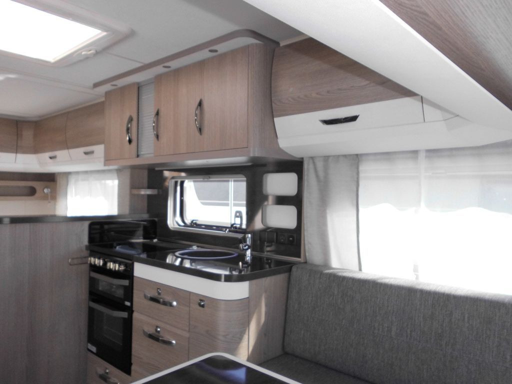 Novi Kamp prikolica Hobby Prestige 720 KWFU 2x ALDE BACKOFEN AUTARK uvm++: slika Novi Kamp prikolica Hobby Prestige 720 KWFU 2x ALDE BACKOFEN AUTARK uvm++
