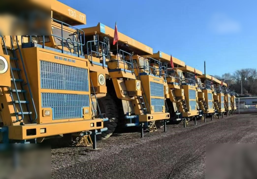 2009 BELAZ 75302 - Kruti istovarivač/ Kamion za prijevoz kamenja: slika 2009 BELAZ 75302 - Kruti istovarivač/ Kamion za prijevoz kamenja 2009 BELAZ 75302 - Kruti istovarivač/ Kamion za prijevoz kamenja: slika 2009 BELAZ 75302 - Kruti istovarivač/ Kamion za prijevoz kamenja