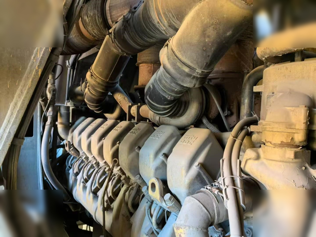 2009 BELAZ 75302 - Kruti istovarivač/ Kamion za prijevoz kamenja: slika 2009 BELAZ 75302 - Kruti istovarivač/ Kamion za prijevoz kamenja 2009 BELAZ 75302 - Kruti istovarivač/ Kamion za prijevoz kamenja: slika 2009 BELAZ 75302 - Kruti istovarivač/ Kamion za prijevoz kamenja