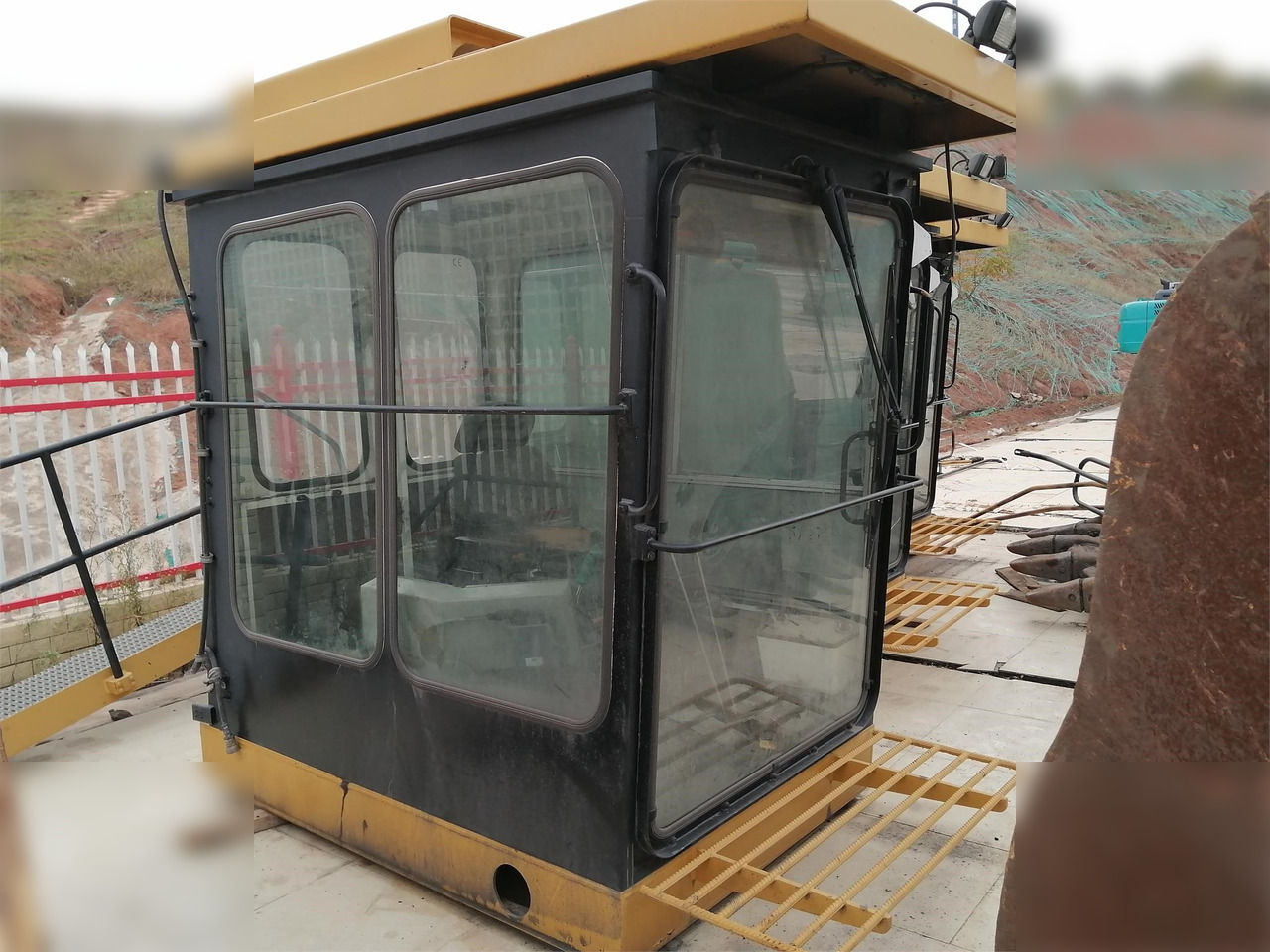 Bager gusjeničar 2013 CATERPILLAR 6015: slika Bager gusjeničar 2013 CATERPILLAR 6015