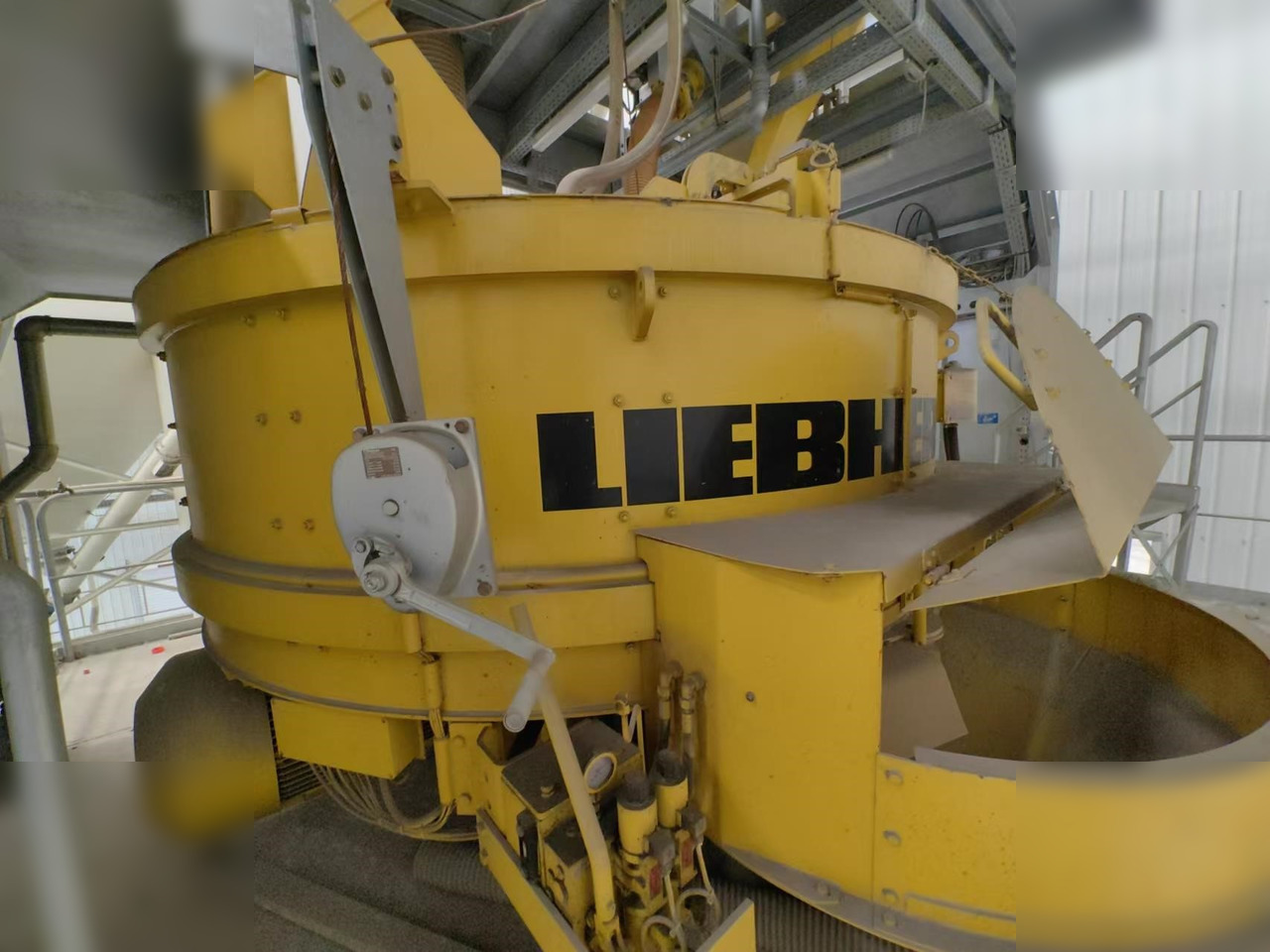 2019 LIEBHERR BETOMIX 2.25 - Betonara: slika 2019 LIEBHERR BETOMIX 2.25 - Betonara 2019 LIEBHERR BETOMIX 2.25 - Betonara: slika 2019 LIEBHERR BETOMIX 2.25 - Betonara
