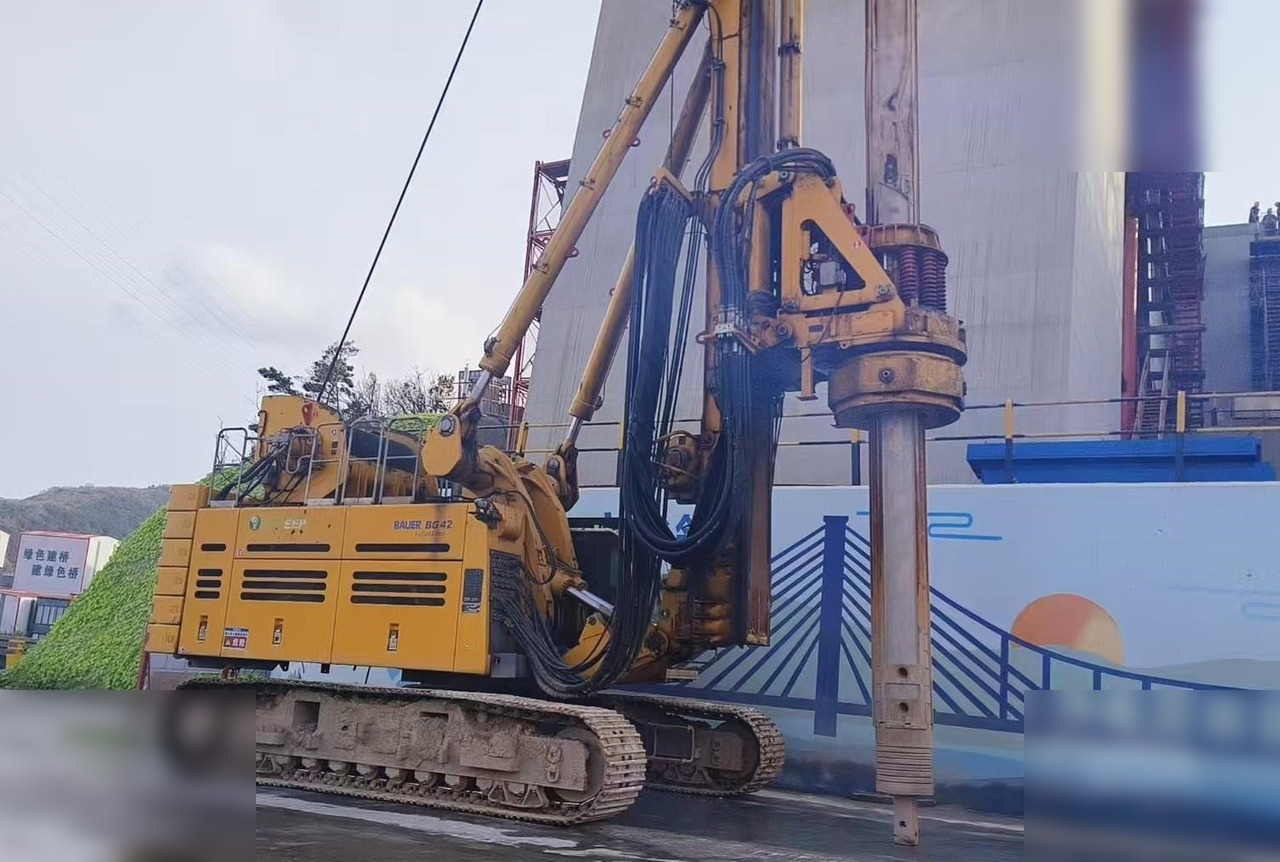 2021 BAUER BG42 - Platforma za bušenje: slika 2021 BAUER BG42 - Platforma za bušenje 2021 BAUER BG42 - Platforma za bušenje: slika 2021 BAUER BG42 - Platforma za bušenje