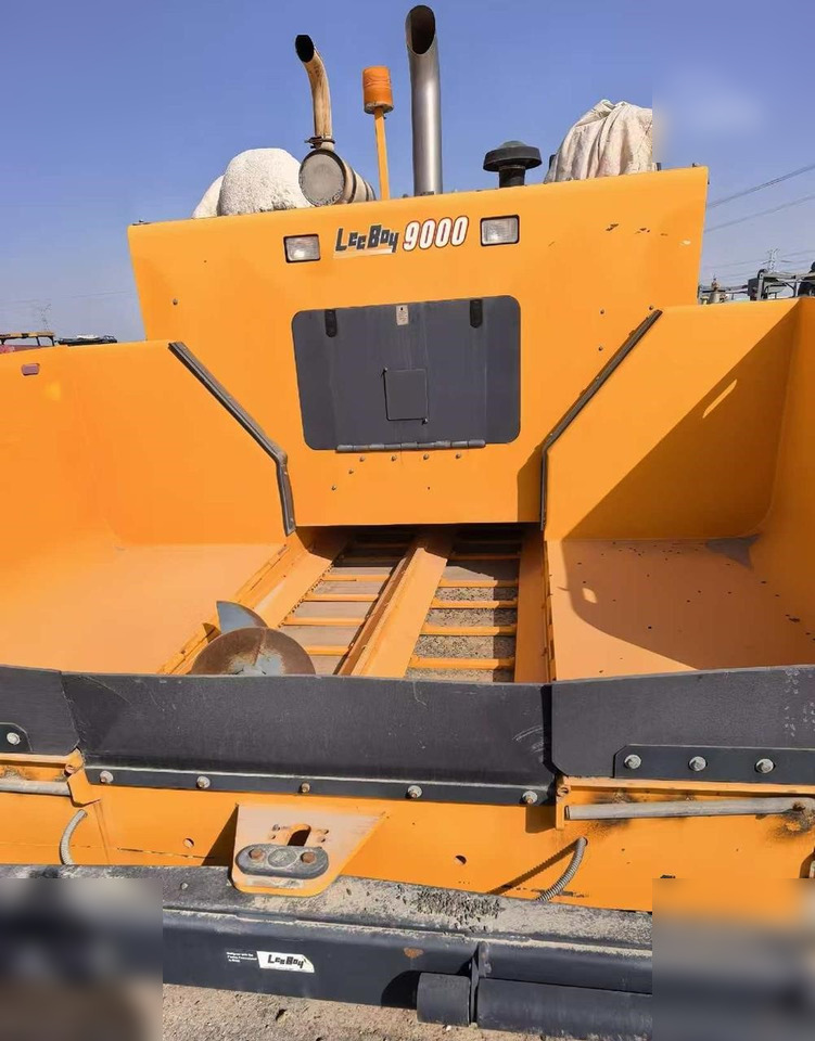 LEEBOY 9000 - Finišer za asfalt: slika  LEEBOY 9000 - Finišer za asfalt LEEBOY 9000 - Finišer za asfalt: slika  LEEBOY 9000 - Finišer za asfalt