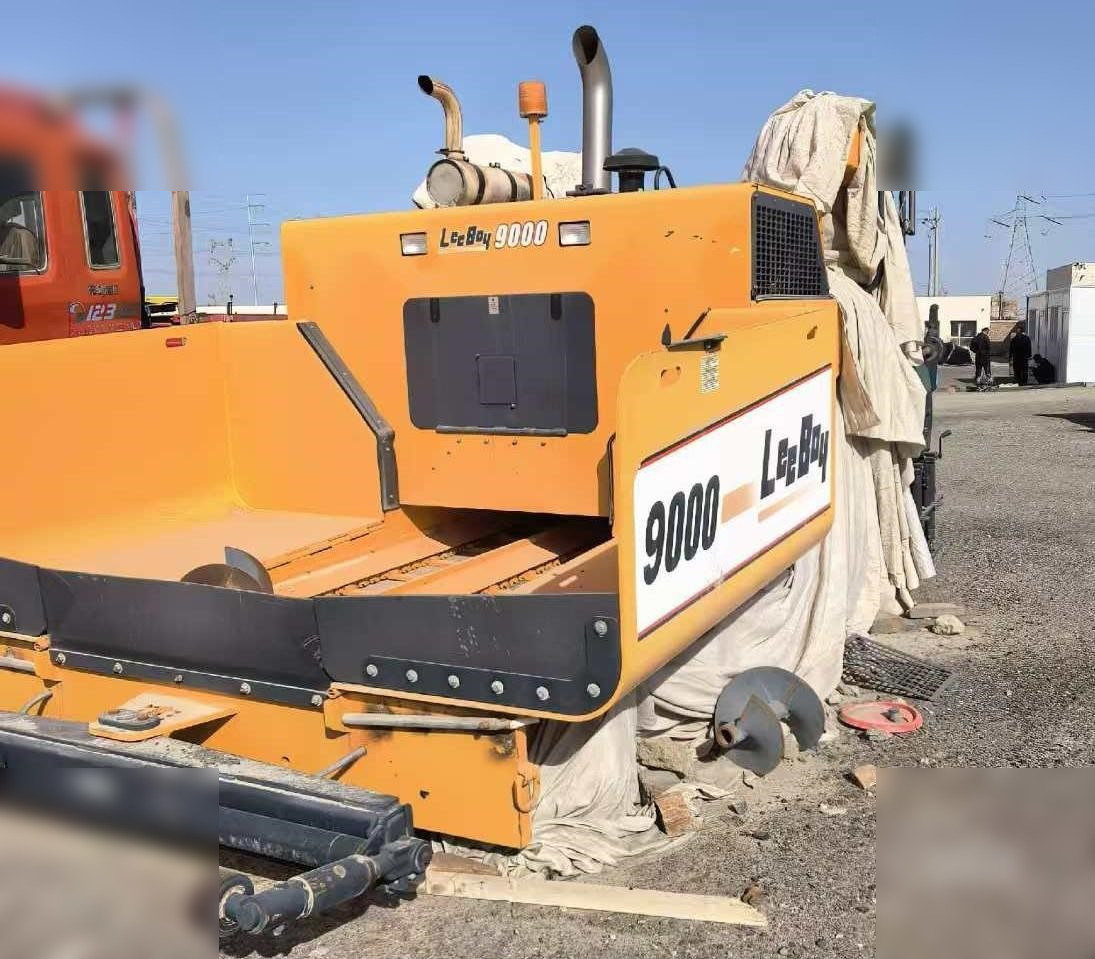 LEEBOY 9000 - Finišer za asfalt: slika  LEEBOY 9000 - Finišer za asfalt LEEBOY 9000 - Finišer za asfalt: slika  LEEBOY 9000 - Finišer za asfalt