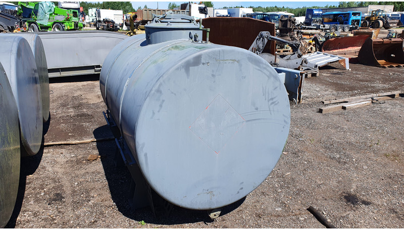 ALUMINUM TANK 2000L - Spremnik goriva za Kamion: slika ALUMINUM TANK 2000L - Spremnik goriva za Kamion ALUMINUM TANK 2000L - Spremnik goriva za Kamion: slika ALUMINUM TANK 2000L - Spremnik goriva za Kamion