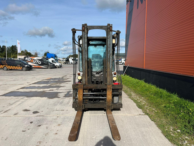 Kalmar DCD 55-6 H Rated capacity: 5500 kg / Lifting height: 3500 mm - Diesel viličar: slika Kalmar DCD 55-6 H Rated capacity: 5500 kg / Lifting height: 3500 mm - Diesel viličar Kalmar DCD 55-6 H Rated capacity: 5500 kg / Lifting height: 3500 mm - Diesel viličar: slika Kalmar DCD 55-6 H Rated capacity: 5500 kg / Lifting height: 3500 mm - Diesel viličar